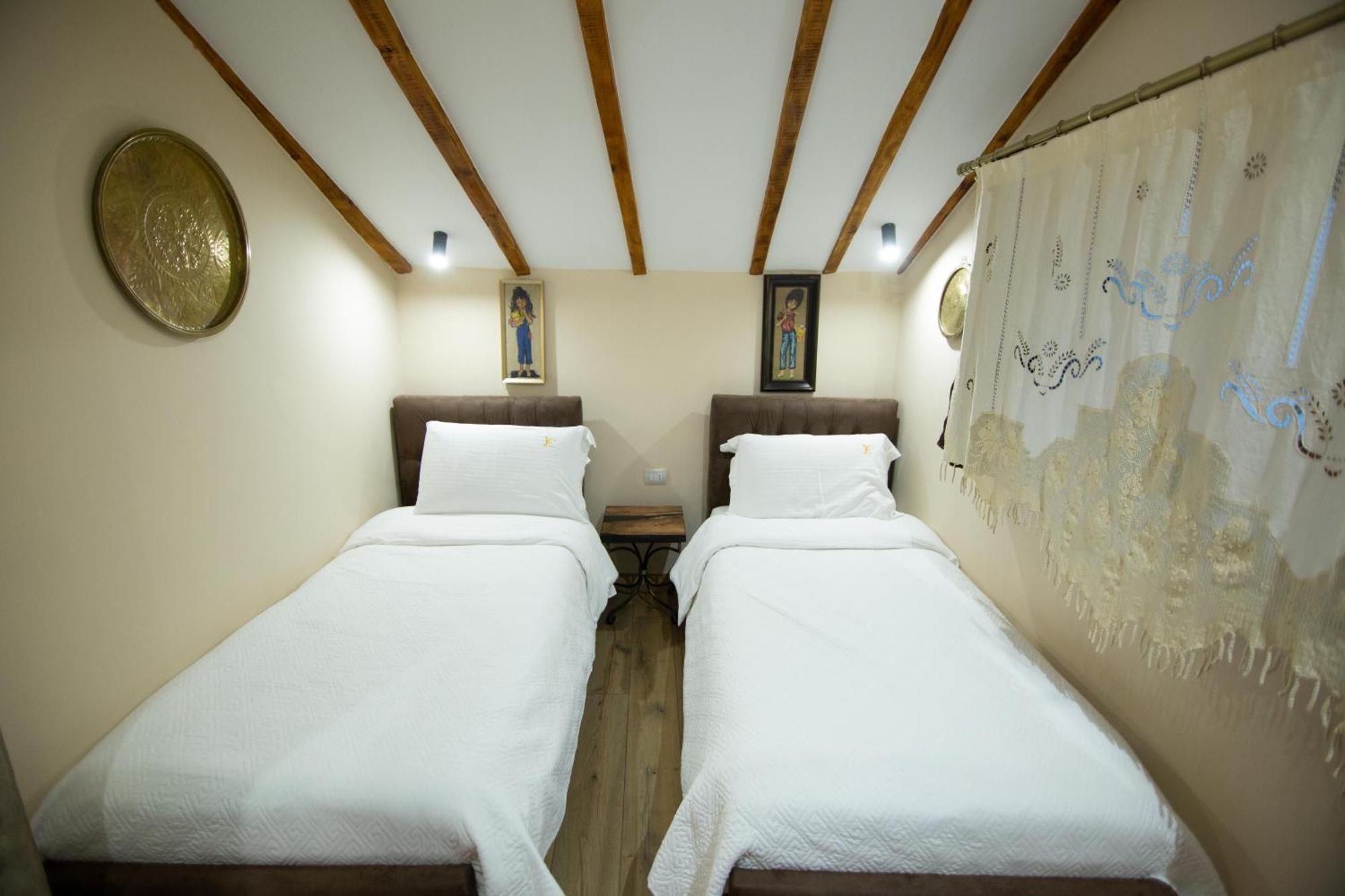Vila Eden Boutique Hotel Korce Chambre photo